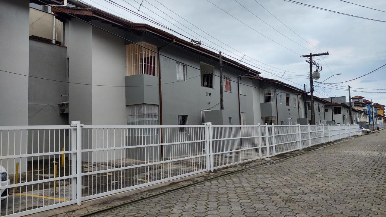 Apartamento Ubatuba - Praia Grande - 220M Da Praia エクステリア 写真